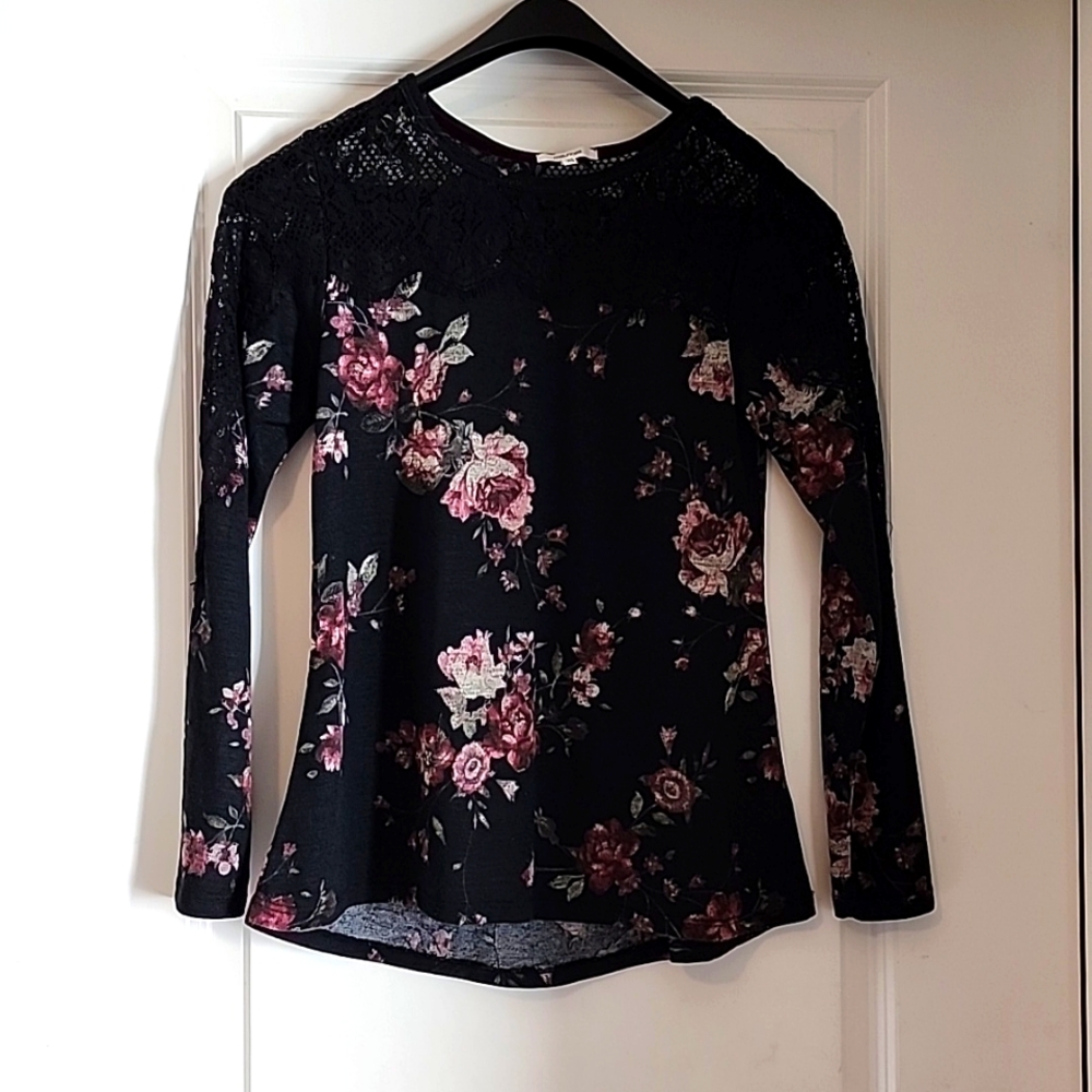 Maurices Long Sleeve Floral Shirt with Lace (XS)